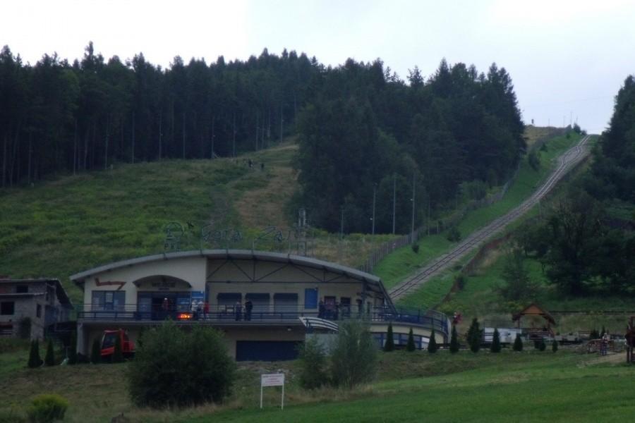 Kolejka na Żar, zaczyna się chmurzyć