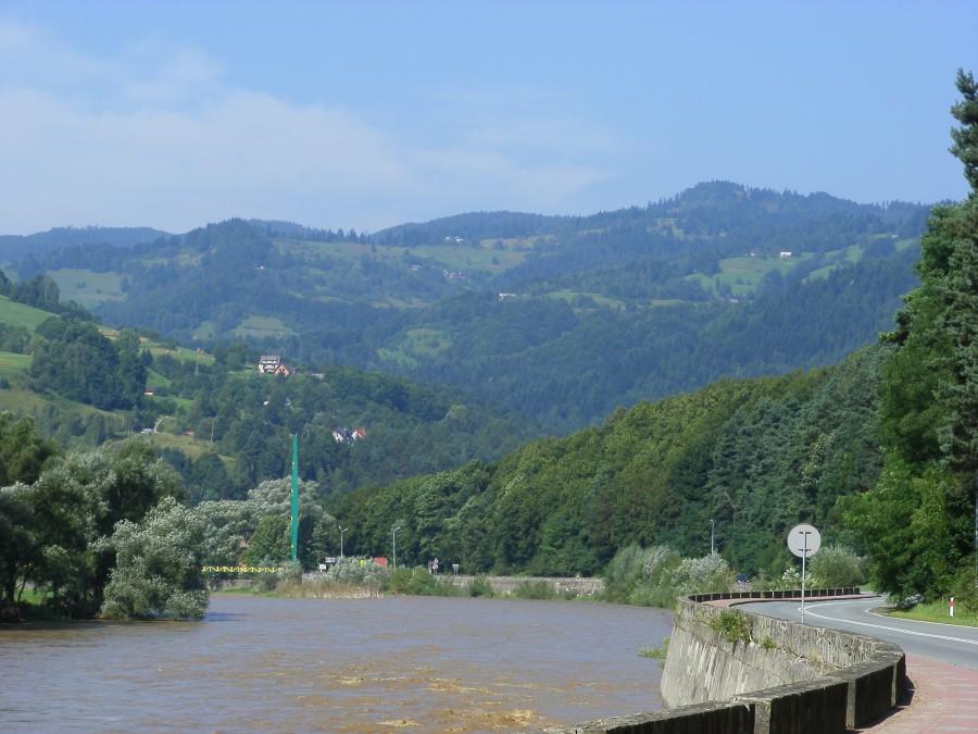 Poprad i góry niedaleko Piwnicznej