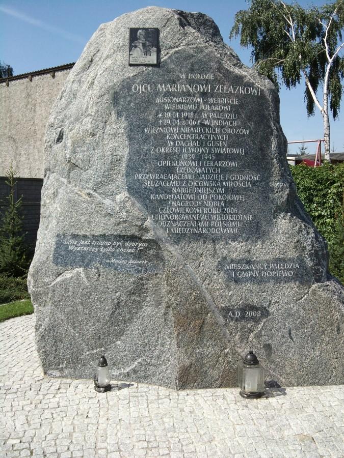 Wieś Palędzie obelisk ku pamięci najważniejszego mieszkańca ks.Mariana Żelazka /nominowanego ponoć do nagrody pokojowej Nobla/