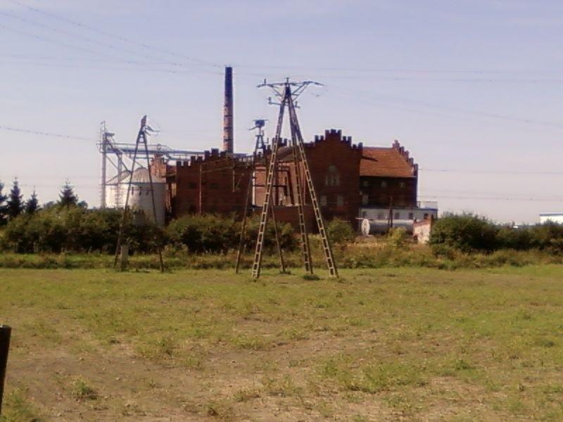Budynek przydworcowy w Marzeninie - od razu skojarzenie z łódzkimi fabrykami ;)