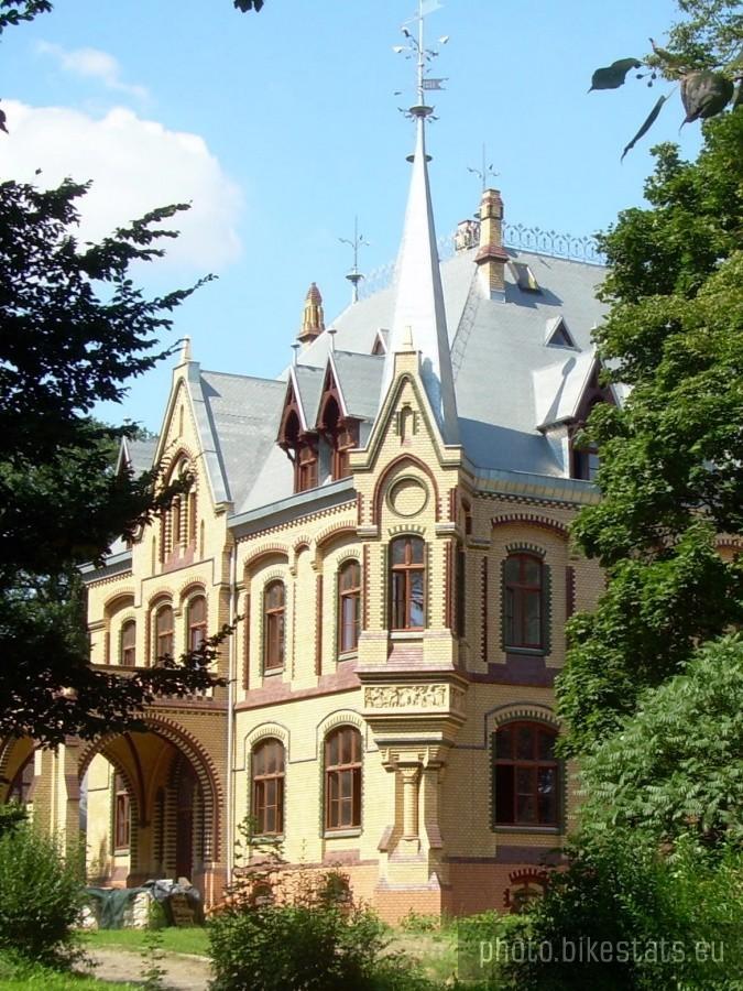 Odnowiony pałac w Większycach