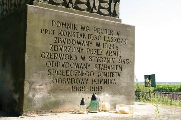 Pomnik w Czarkowie