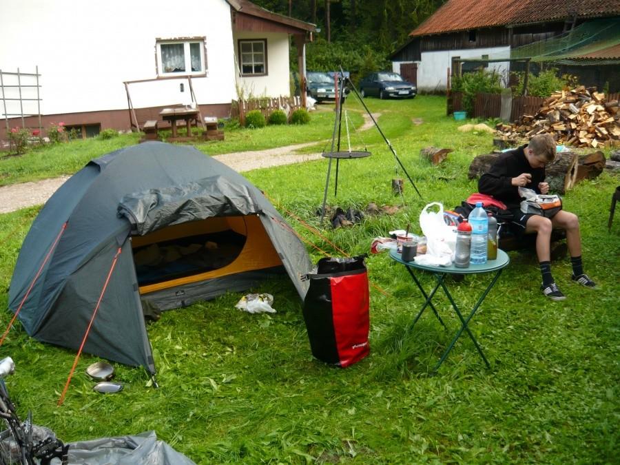 Nocleg u miłej Pani na podwórku
