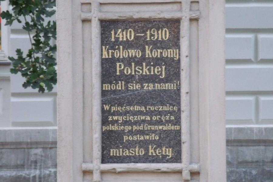 Tablica na pomniku