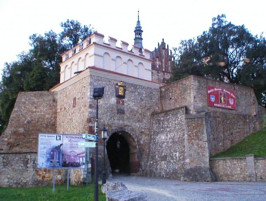 OPATÓW-BRAMA WARSZAWSKA Z XVI w.
