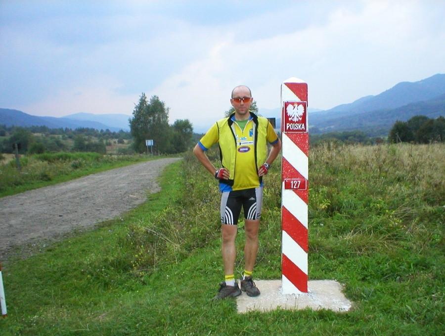 JA ZAŚ PRZY SŁUPIE NARODOWYM KOLORYSTYCZNIE NIEDOBRNI :-)