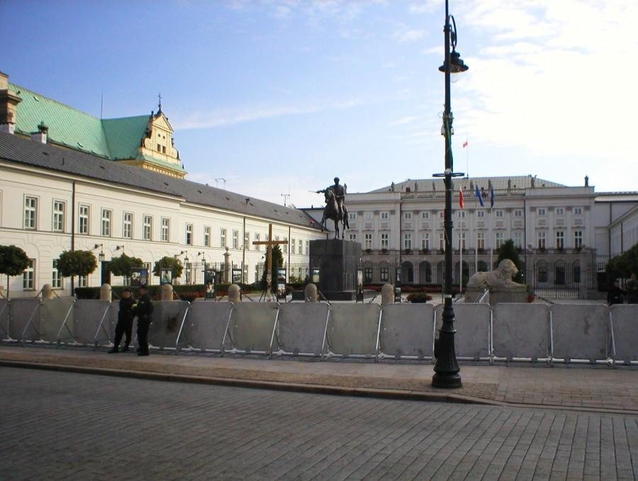WARSZAWA-KRZYŻ POD PAŁACEM PREZYDENCKIM