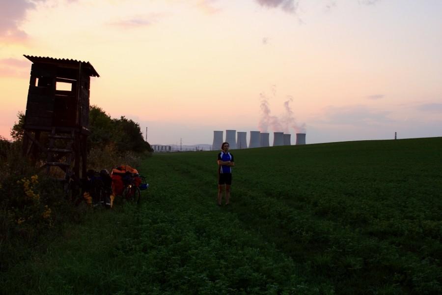 Elektrownia atomowa w Bohunicach. Zdjęcie z dedykacją dla spostrzegawczego Surfa ;-).