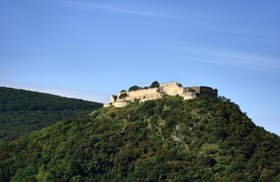 Zamek w Hainburg an der Donau, Austria.
