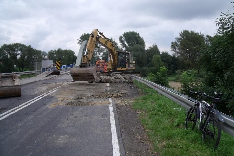 Znów rozwaliło most w Kobiernicach