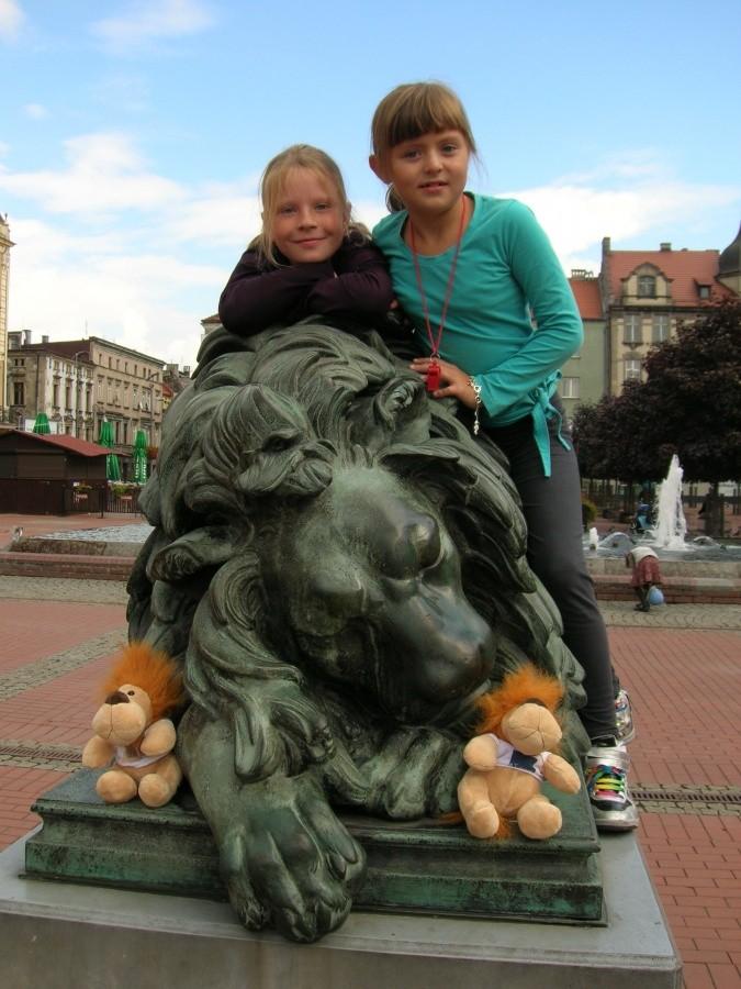 dziewczynki lew i lwiątka :)