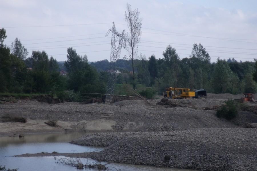 Podmyta Trakcja elektryczna i kopary na Sole