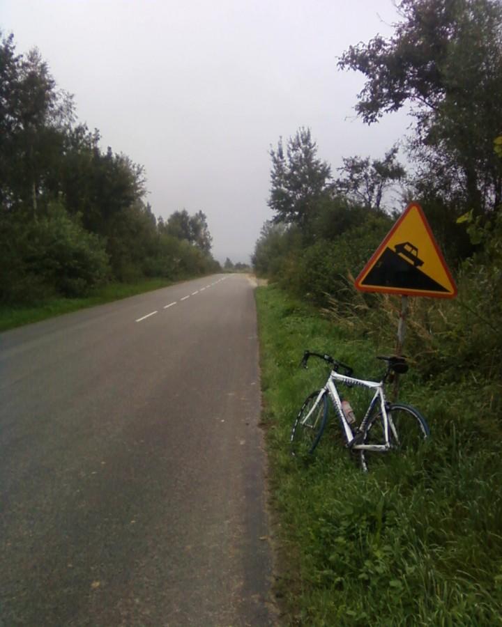 Takie znak można tu często spotkać-tu w drodze do Wilkowa