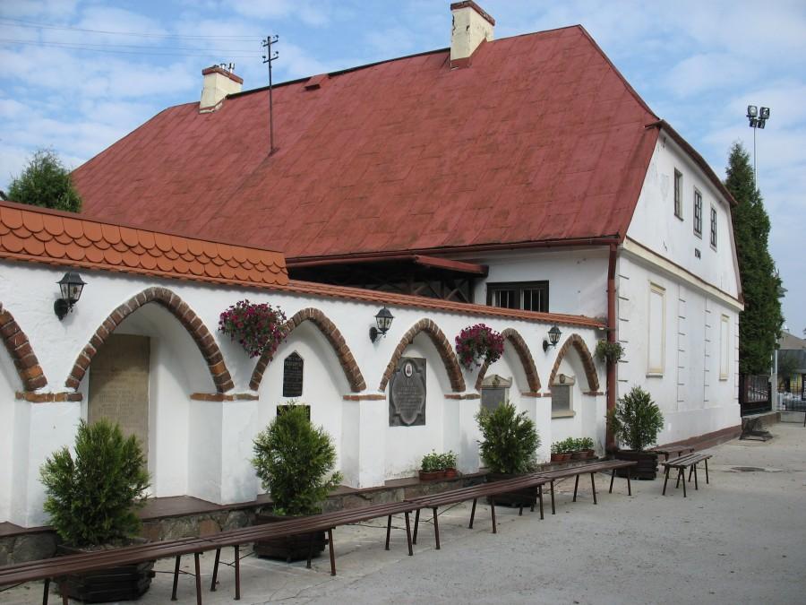 Piaseczno - stara plebania przy kościele sw. Anny