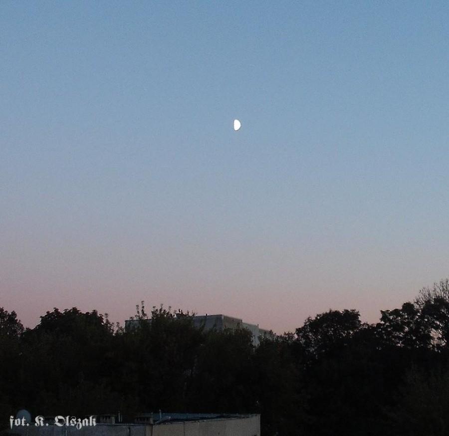 Księżyc nad Ochotą