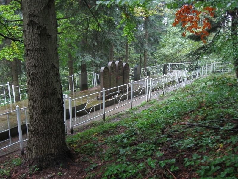 Przeł. Hałbowska- mogiła pomordowanych żydów.