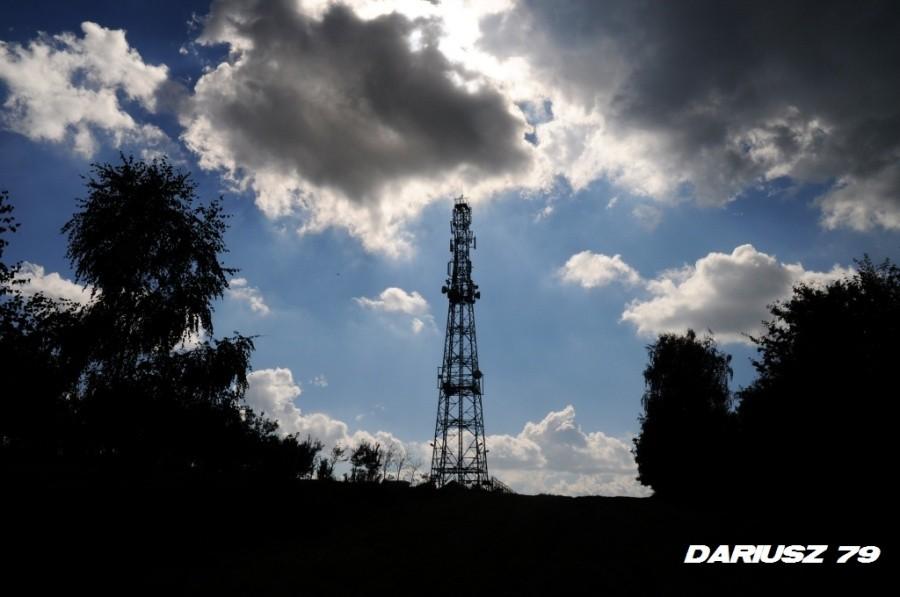 Jasień wiodok na wieże z jednych telefoni