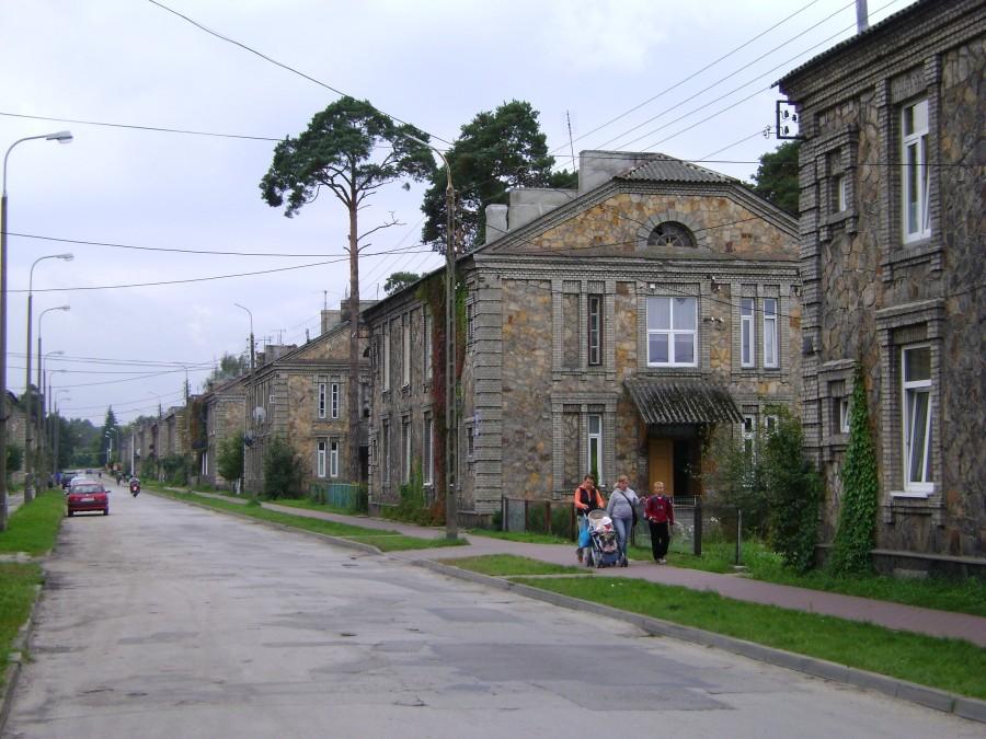 Ulica L.Staffa w Skarżysku-Kamiennej z zabytkowymi kamienicami