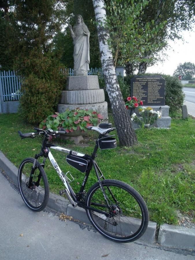 Tablica w Czańcu upamiętniająca ofiary II wojny