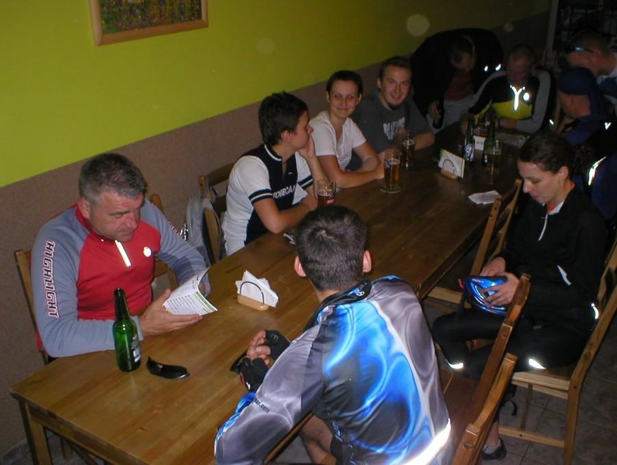 CZEKAJĄC NA PIZZE: MARCIN, OWIECZKA, MAREK, ORI, AGNIESZKA, MODO