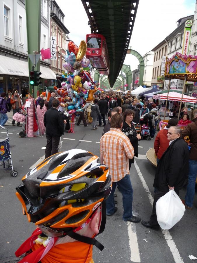 Największy jarmark uliczny w Europie - Wuppertaler Flohmarkt