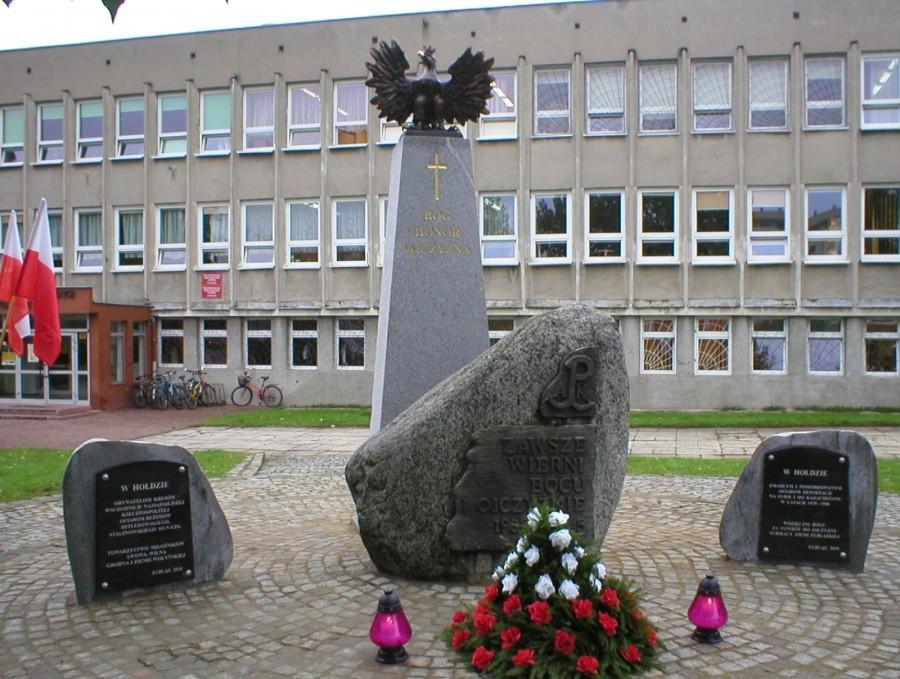 NOWY POMNIK W STARYM MIEJSCU