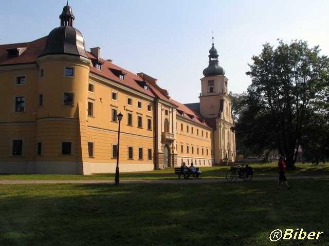 Pałac opatów i bazylika