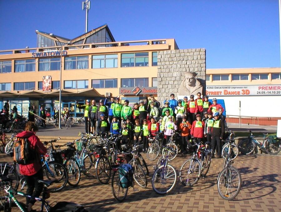 GRUPA ROWEROWA STOP POD POMNIKIEM KRÓLA