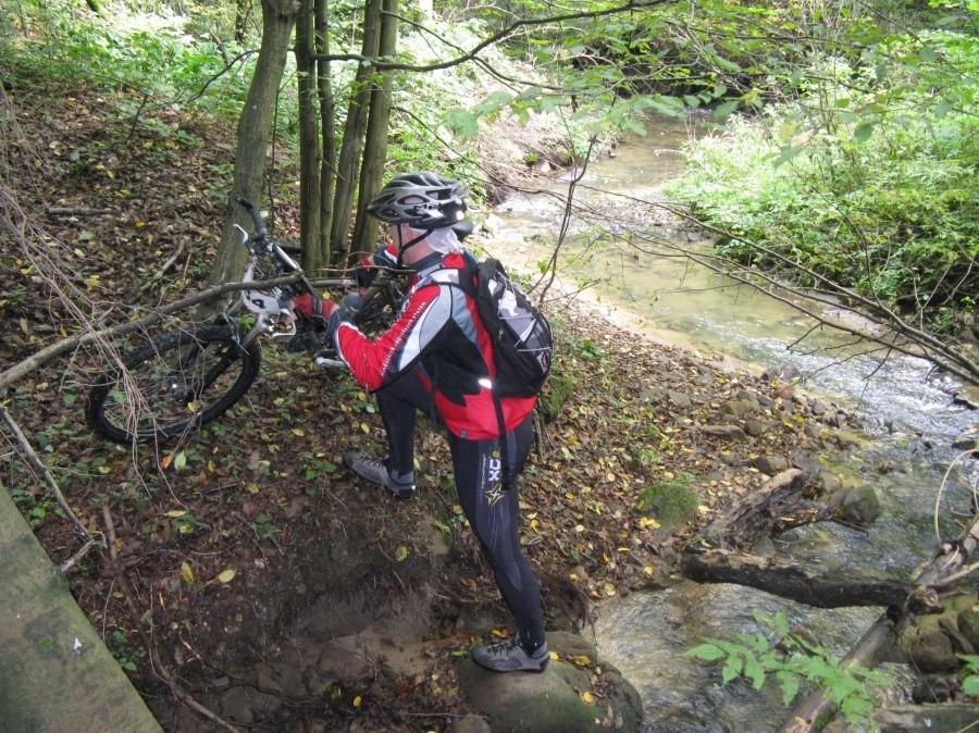 Hop przez strumyk
