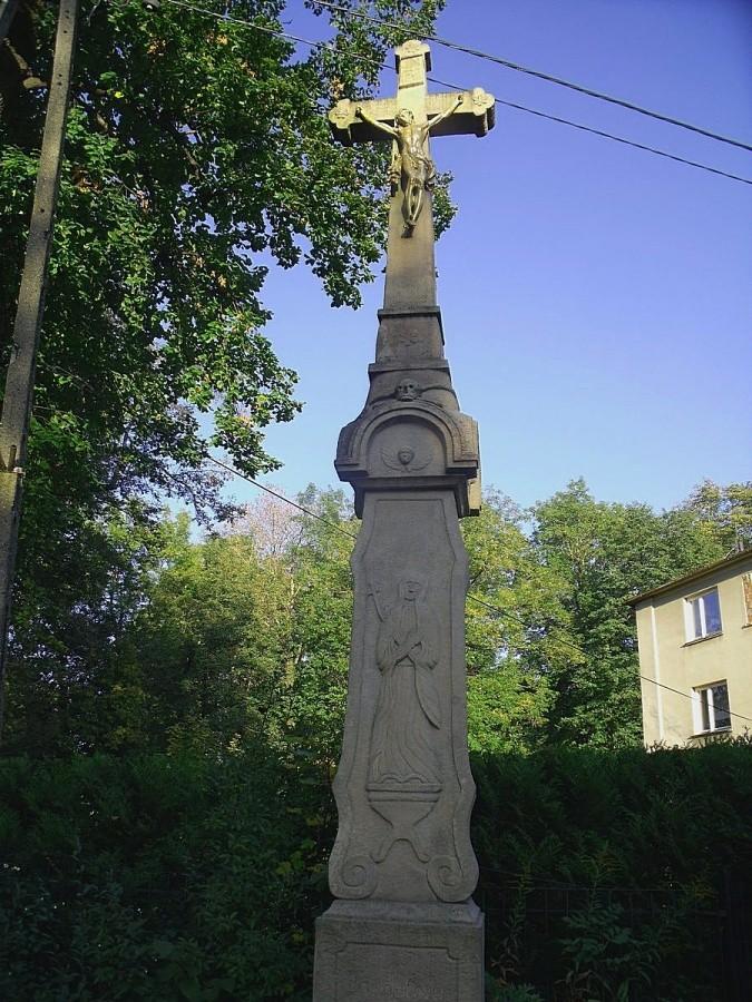 Krzyż z czaszką w Kozach