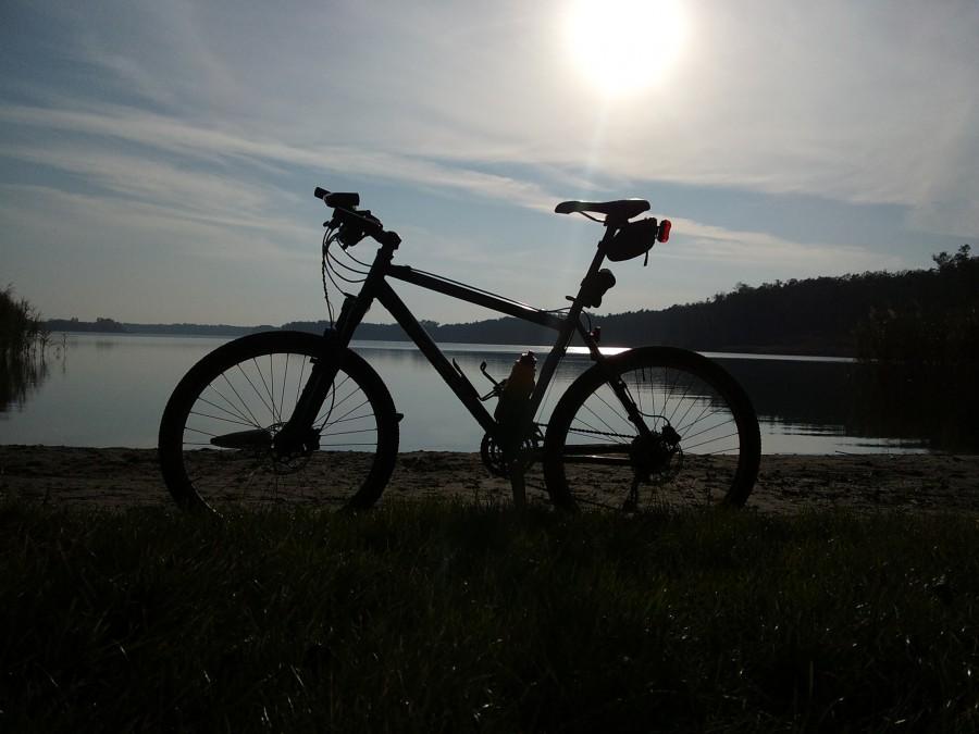Plaża nad jeziorem Strykowski w Rybojedzku