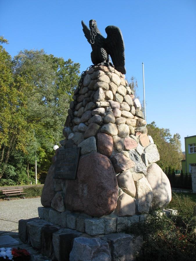 Białobrzegi - pomnik legionistów Piłsudskiego