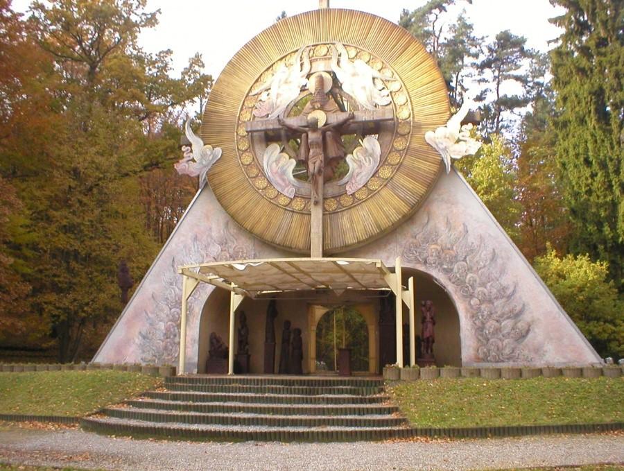 MATEMBLEWO-OŁTARZ Z MSZY PAPIESKIEJ NA ZASPIE W 1987 r.