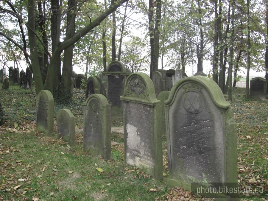 kirkut musiał być oddalony od domostw