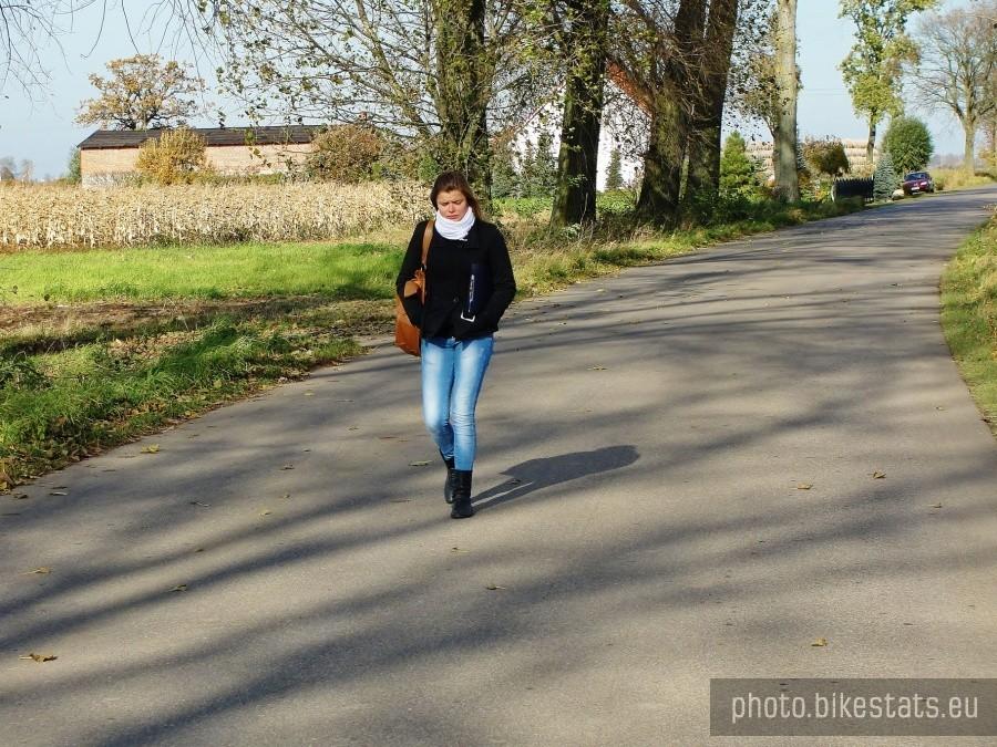 Piękna akwizytorka.