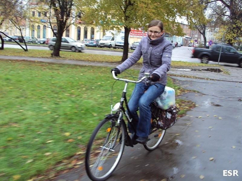Dziewczyna na rowerze