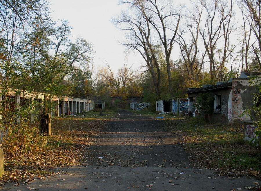 Fort Legionów i aleja garaży