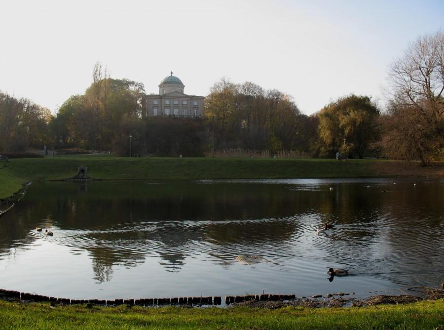 Widok Królikarni od strony stawów