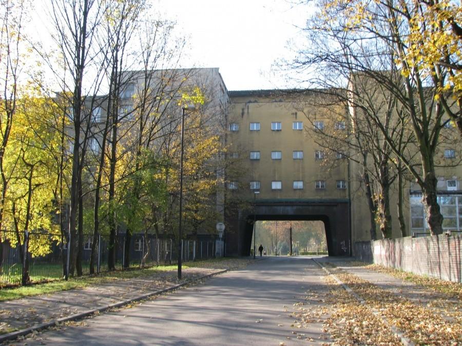 Czy ktoś po wojnie używał pędzla w tej bramie?