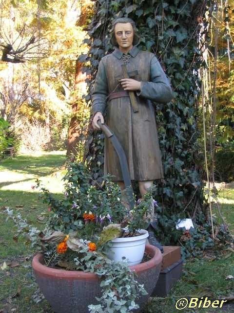 Ogrodnik doglądający swych włości (jakiś Święty?) Niestety nie było tabliczki