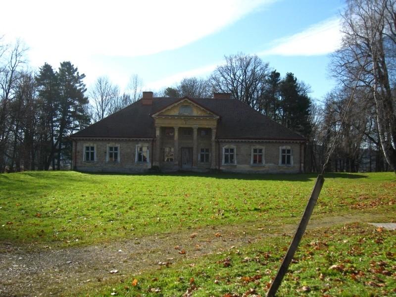 Dwór w Nienadowej.
