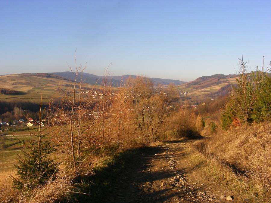Powolna wspinaczka pod krzyż w Kątach