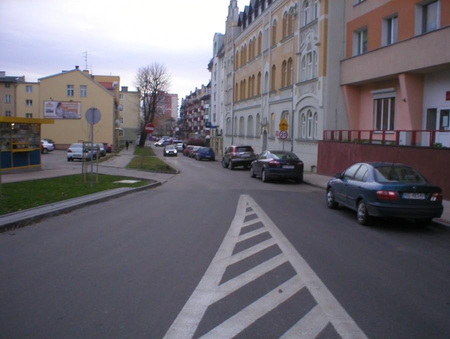 WĄSKO NA ZWIĄZKU JASZCZURCZEGO
