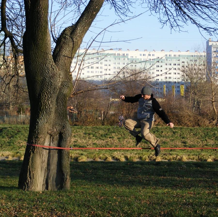Jakiś gość nad Wisłokiem ćwiczył chodzenie na linie:)