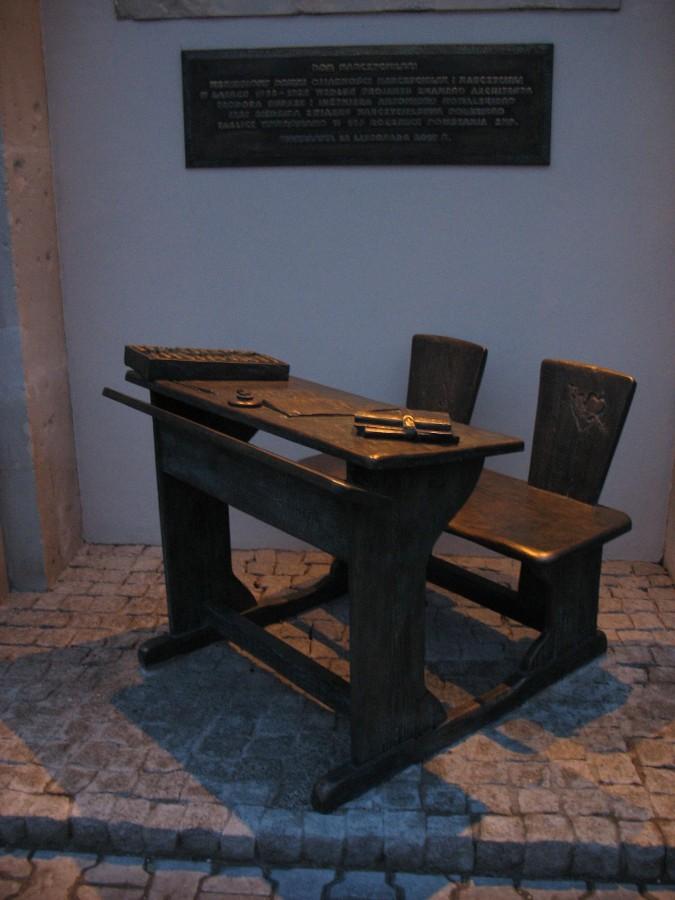 Pomnik ławki szkolnej