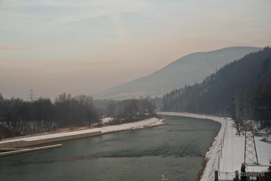i z prądem