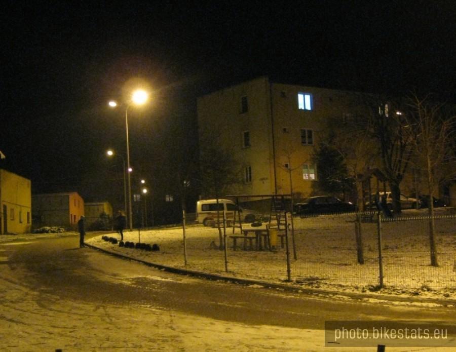 Wierzonka zimowo-wieczorową porą.