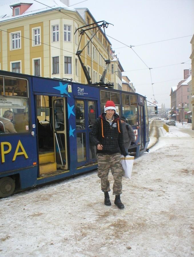 WYSIADŁ Z CZEGOŚ, CO CHYBA NIE JEST ROWEREM :-))