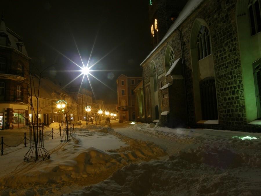 Fragment Rynku w Lubsku. Mróz sięgał 10 stopni ... brr ...