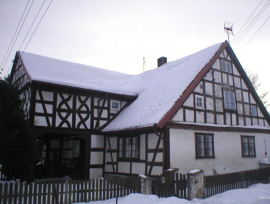RÓŻYNY-DOM PODCIENIOWY z 1784 r.